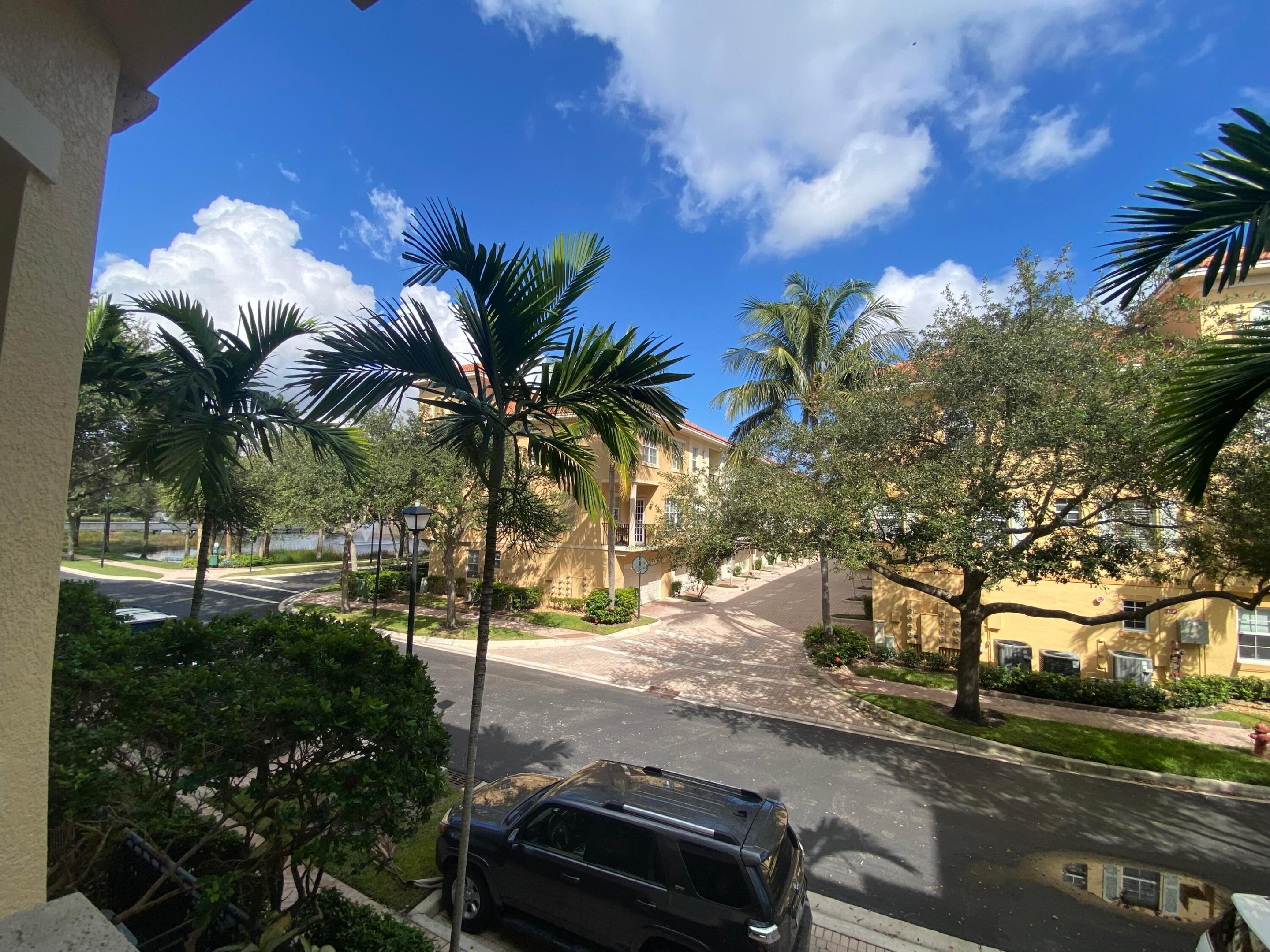 HARBOUR OAKS - Residential