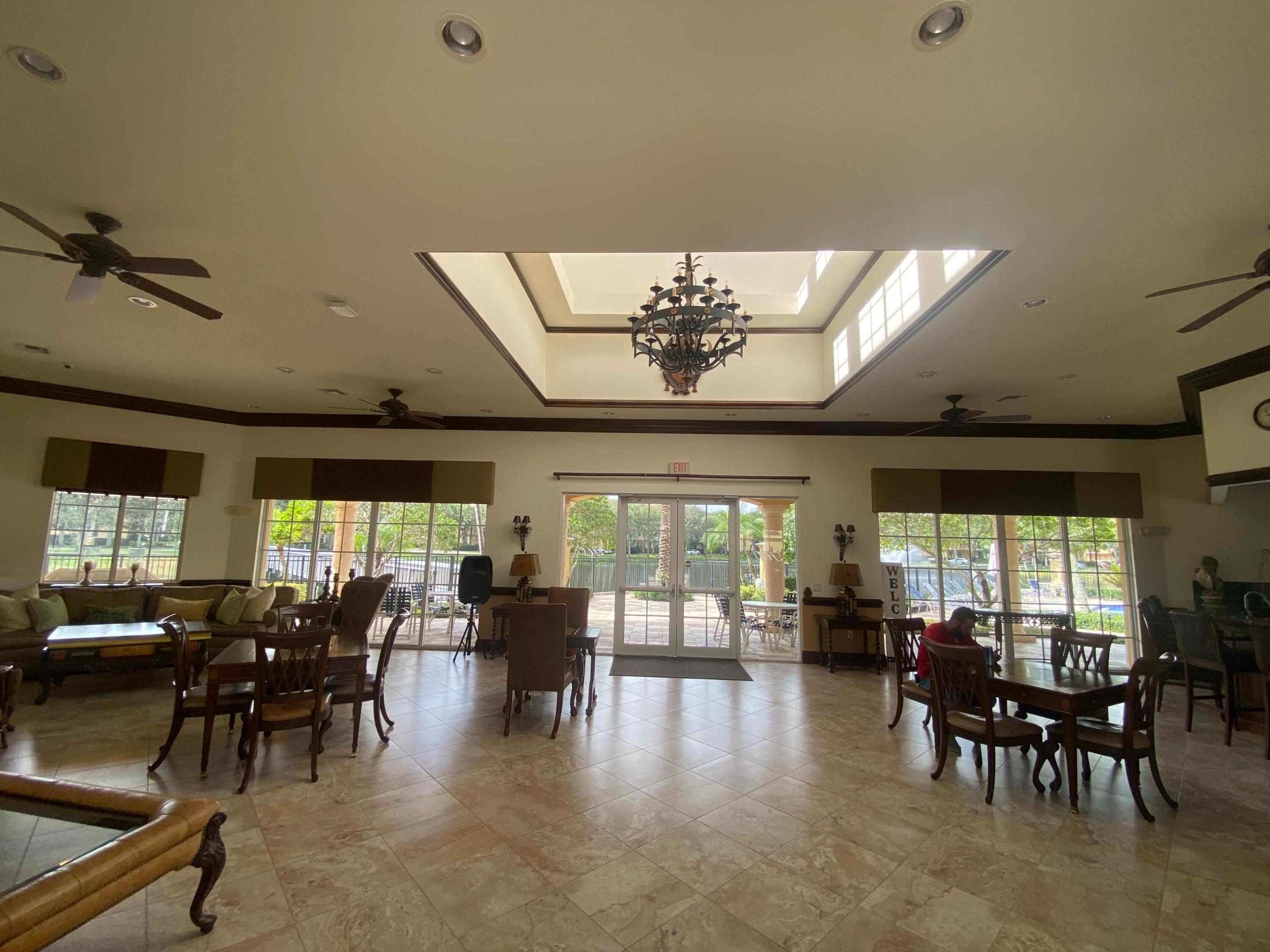 HARBOUR OAKS - Residential