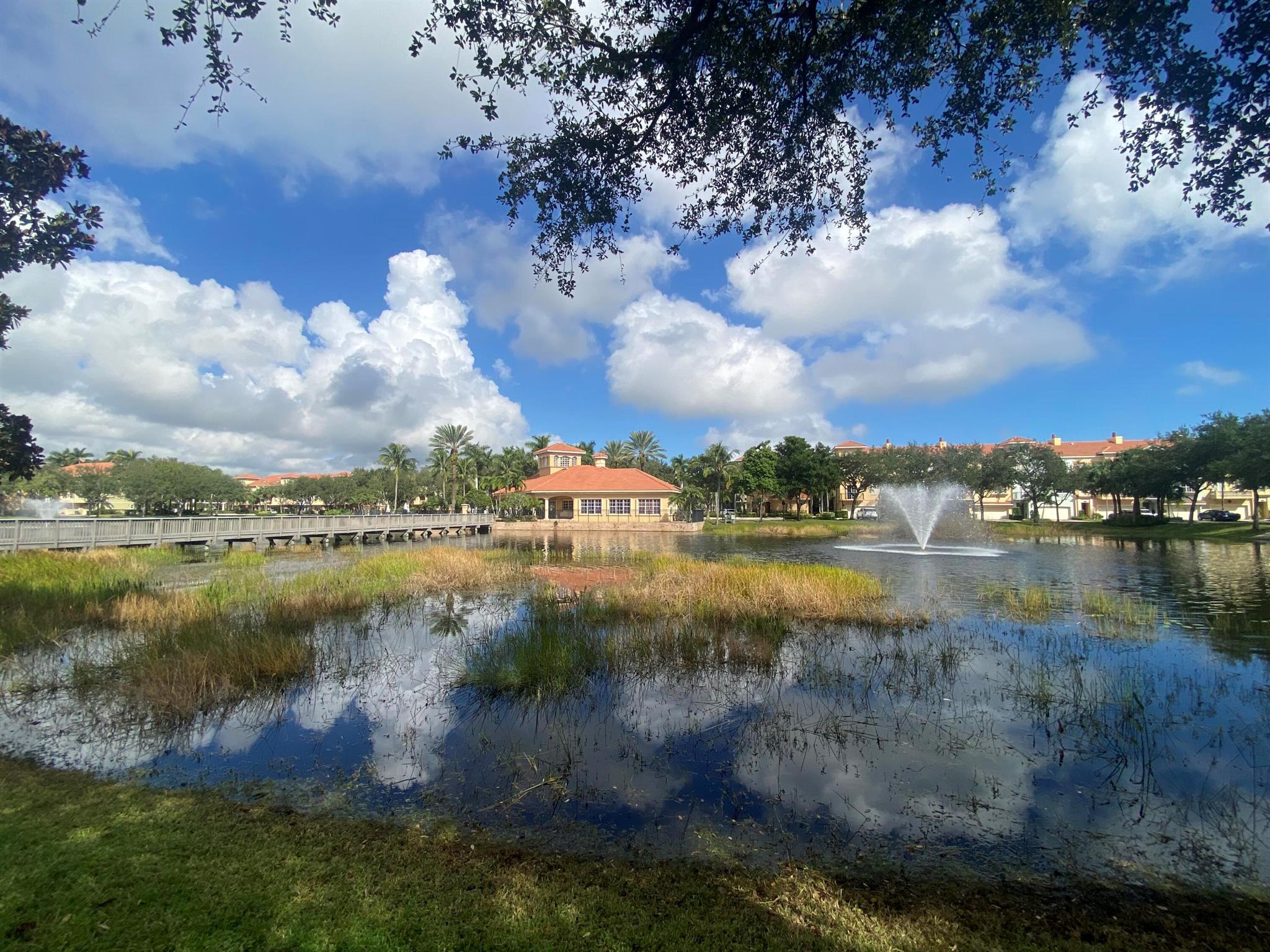 HARBOUR OAKS - Residential