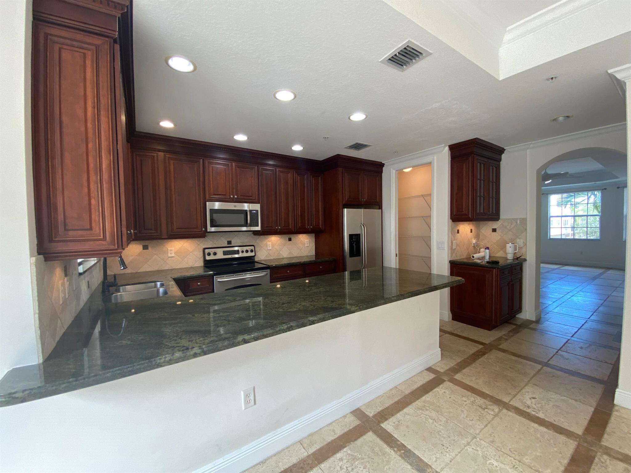 HARBOUR OAKS - Residential