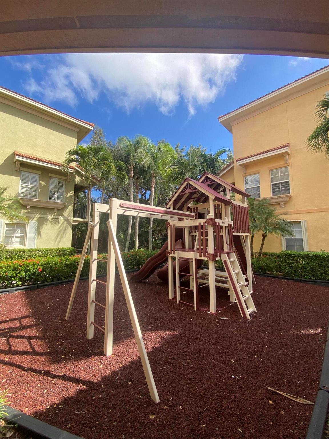 HARBOUR OAKS - Residential