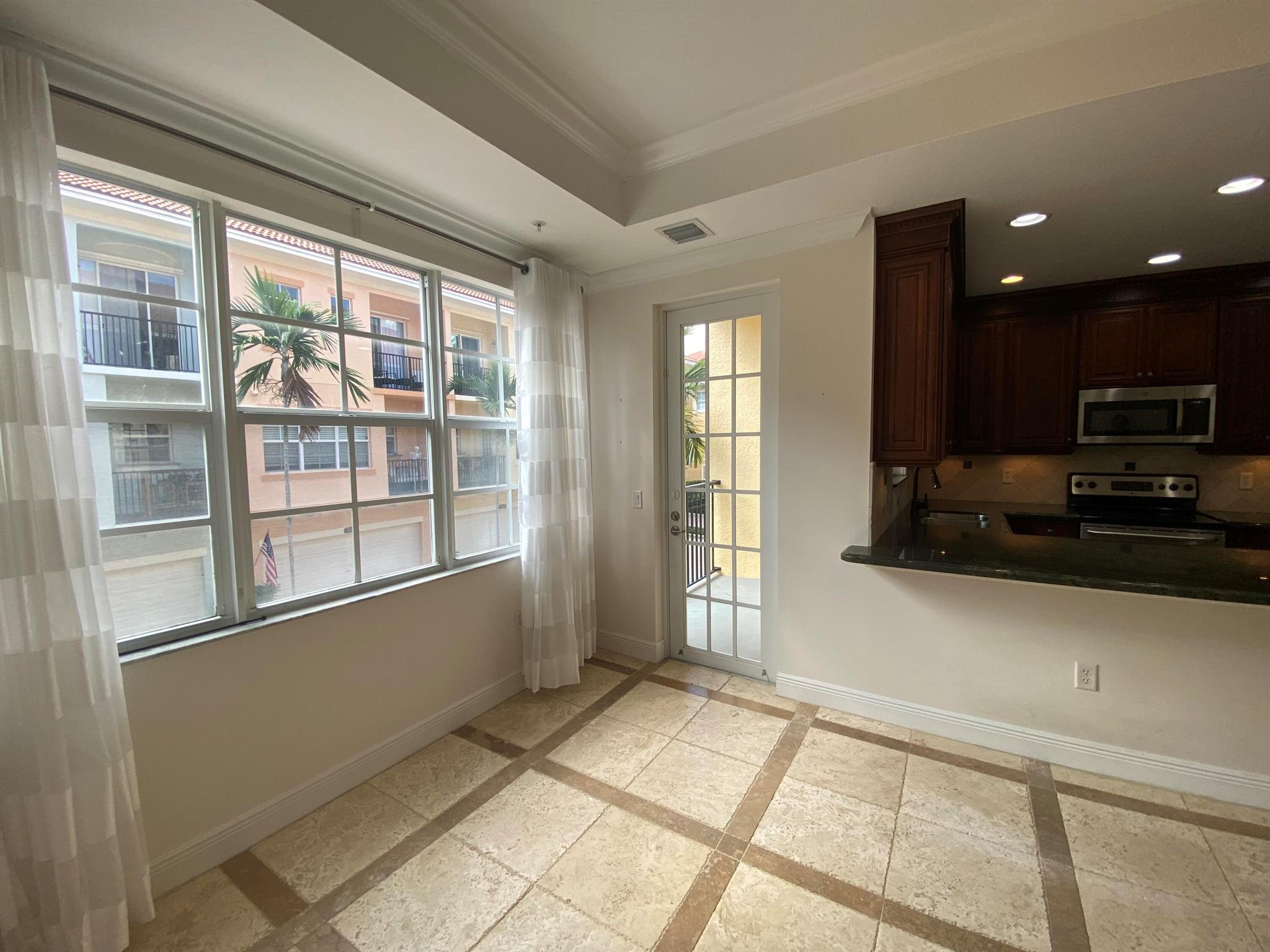 HARBOUR OAKS - Residential