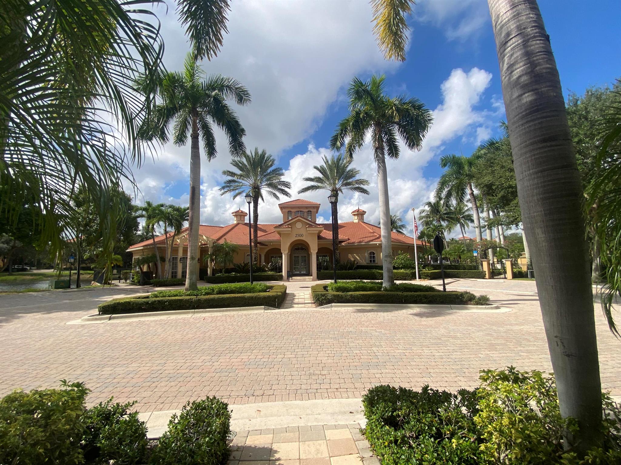 HARBOUR OAKS - Residential