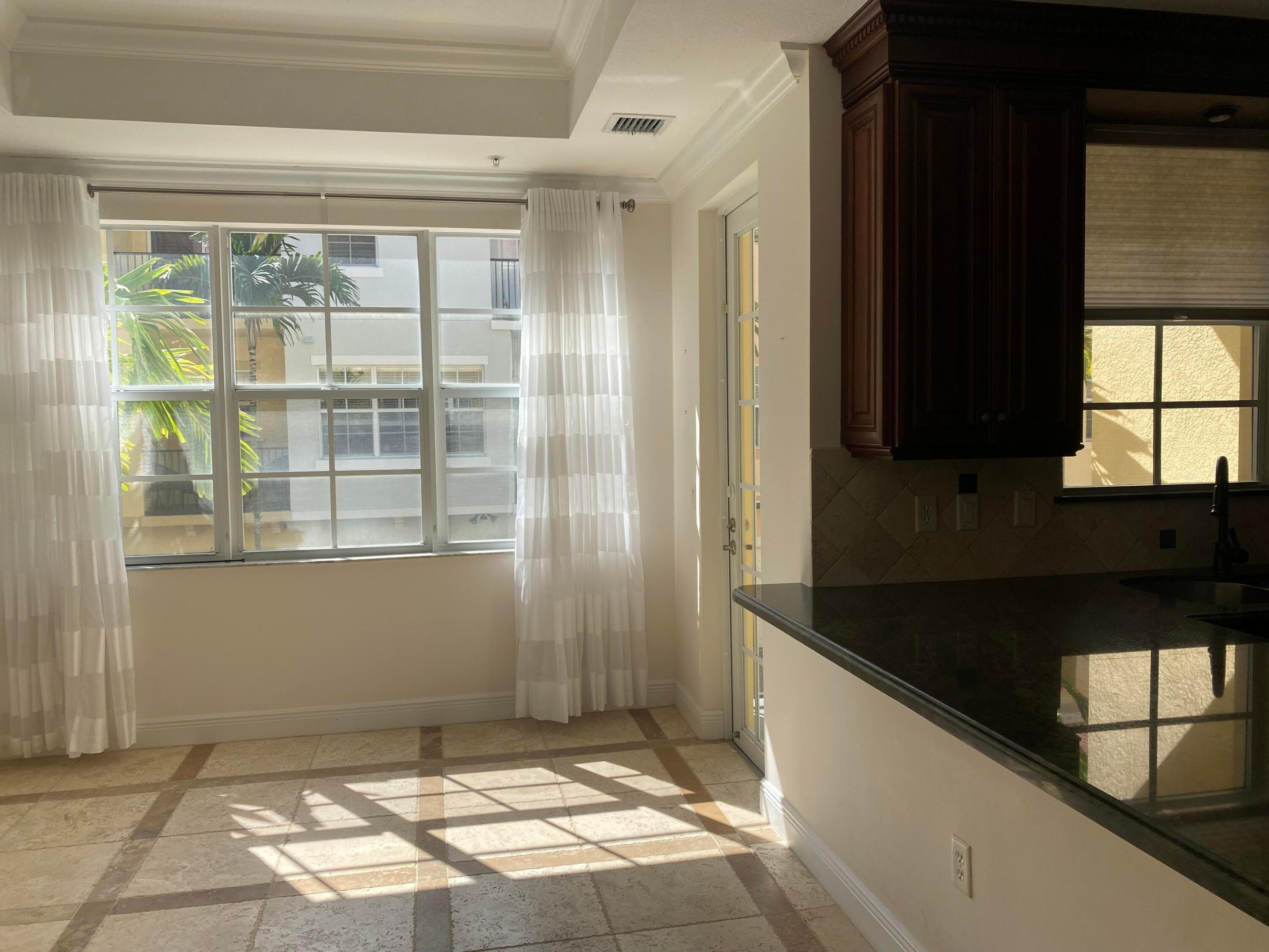 HARBOUR OAKS - Residential