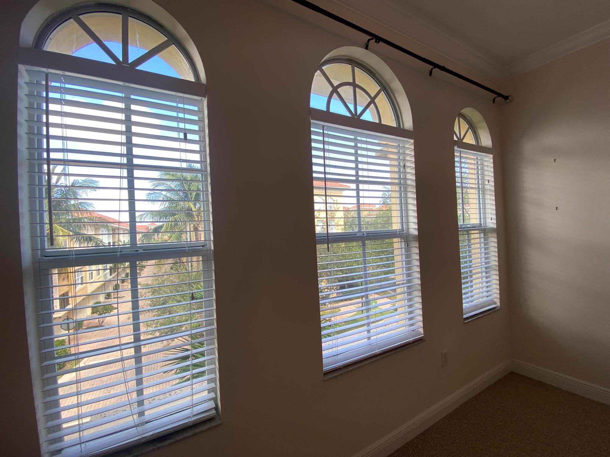 HARBOUR OAKS - Residential