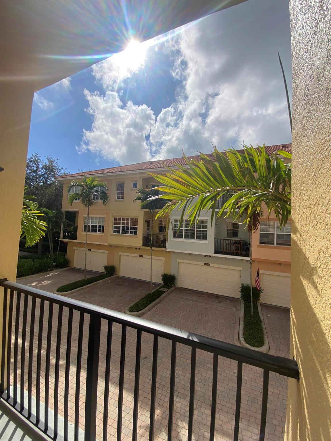 HARBOUR OAKS - Residential