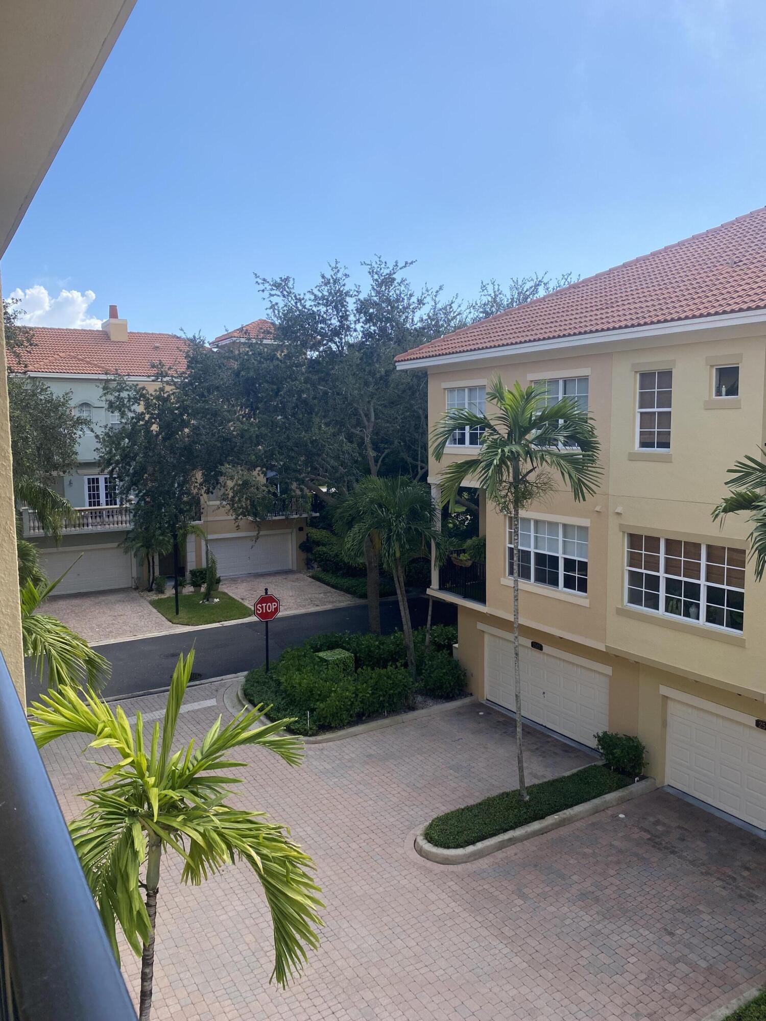 HARBOUR OAKS - Residential