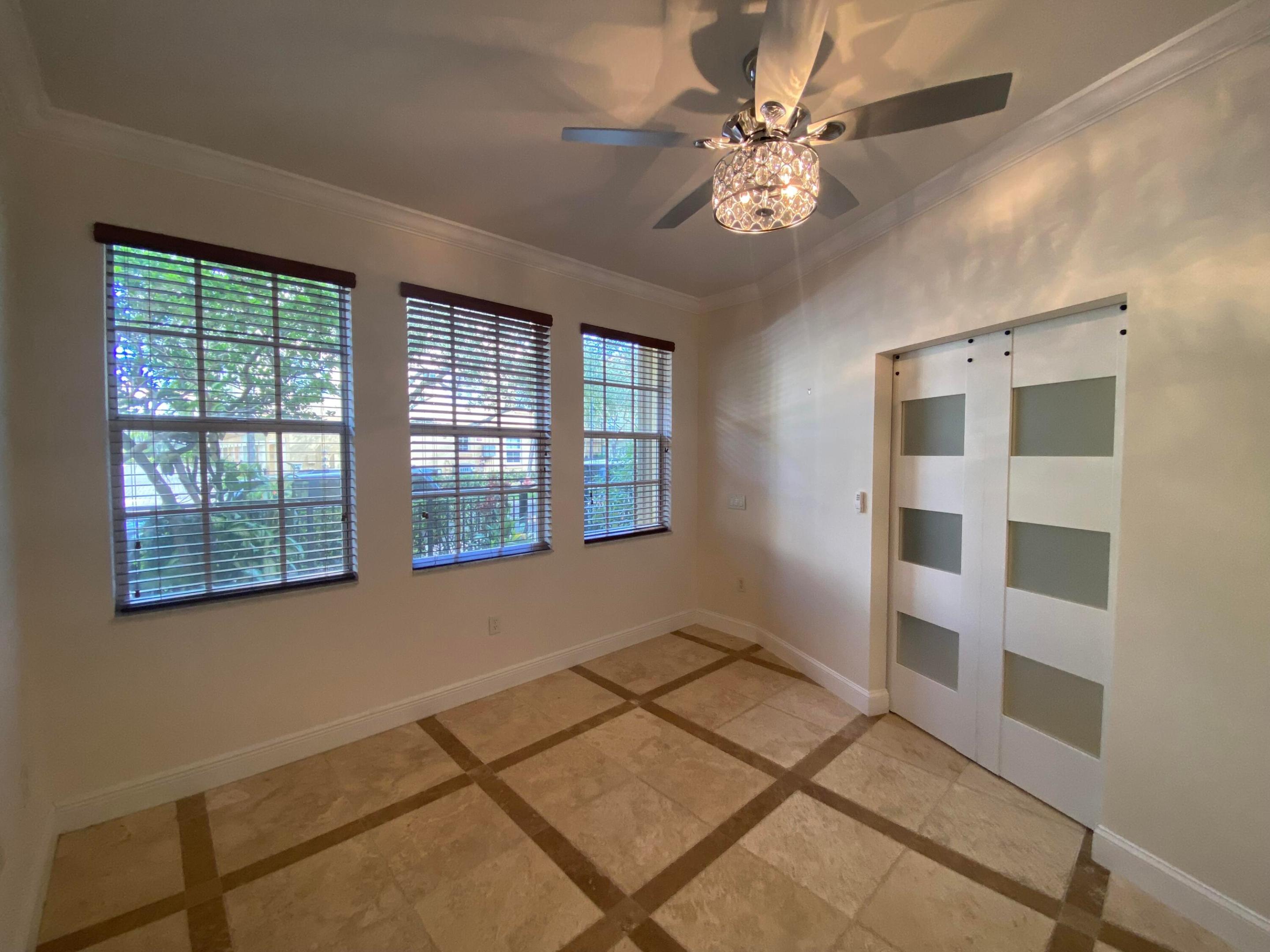 HARBOUR OAKS - Residential