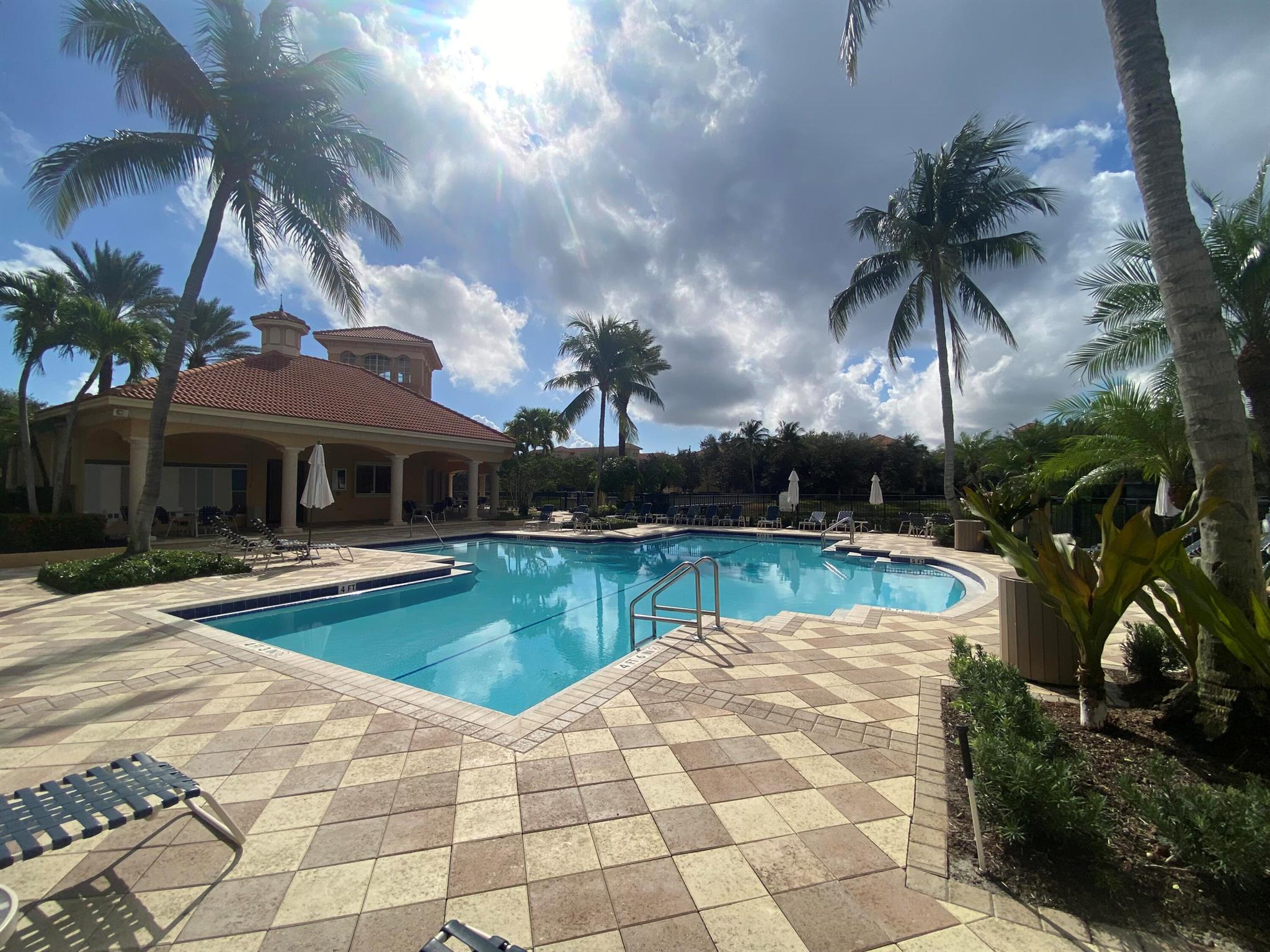 HARBOUR OAKS - Residential