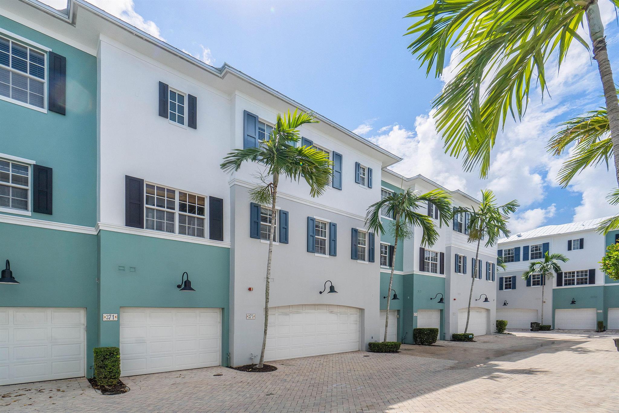 MALLORY SQUARE - Residential