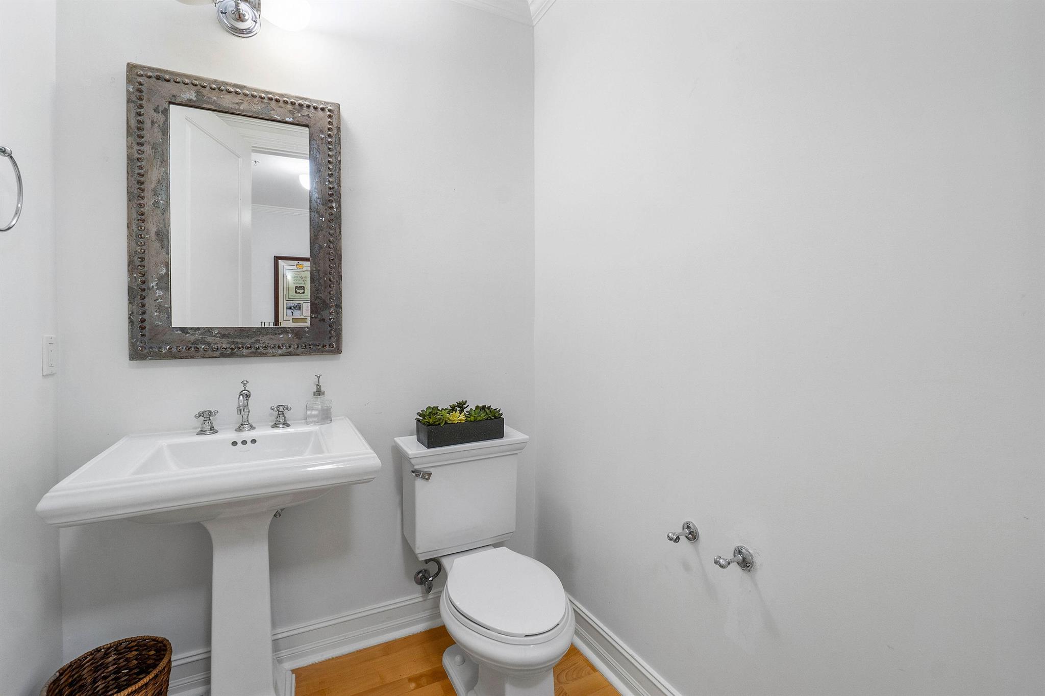 MALLORY SQUARE - Residential