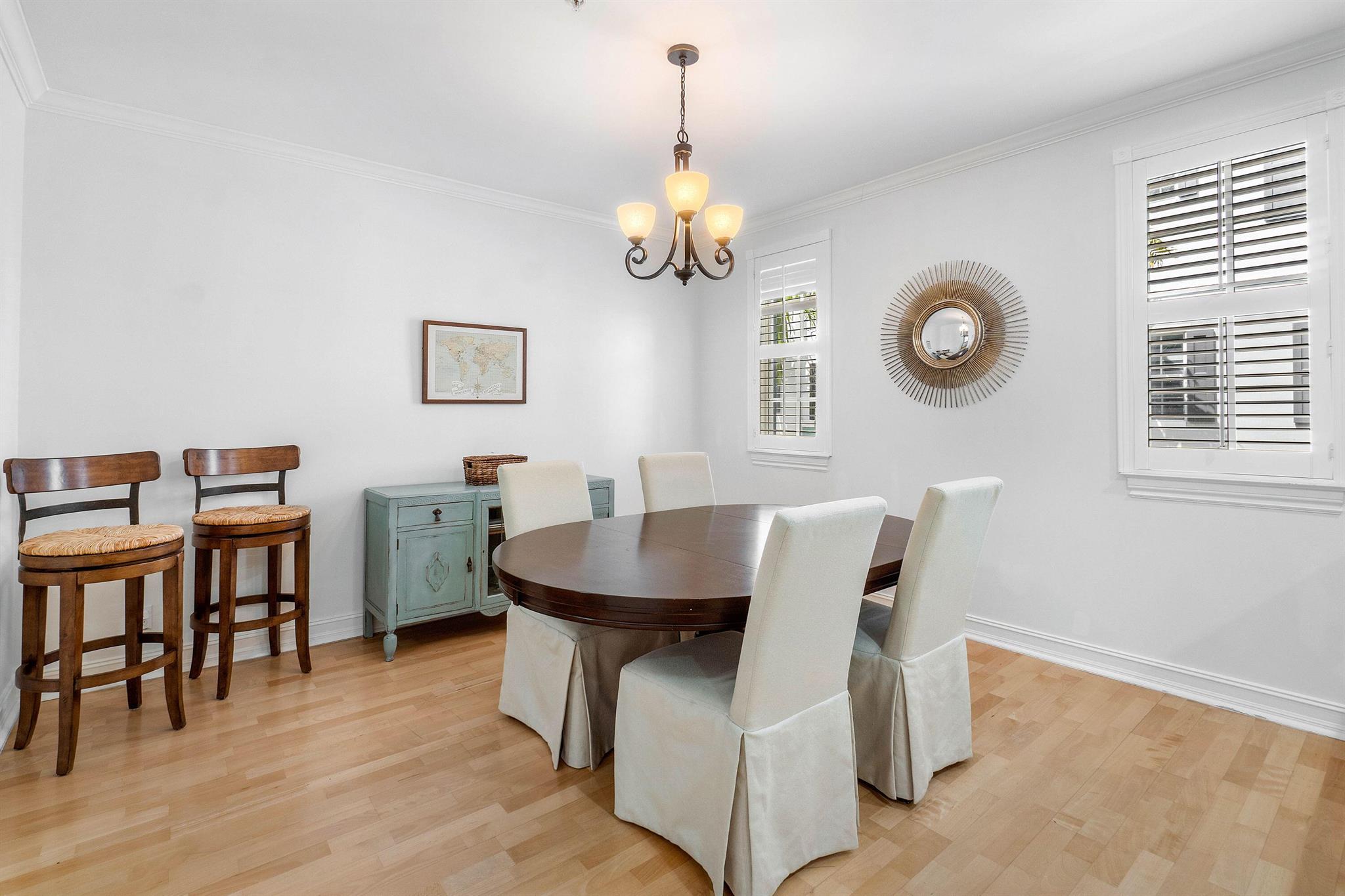 MALLORY SQUARE - Residential