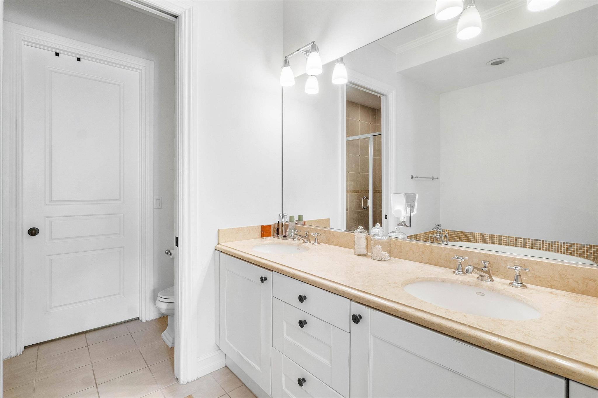 MALLORY SQUARE - Residential