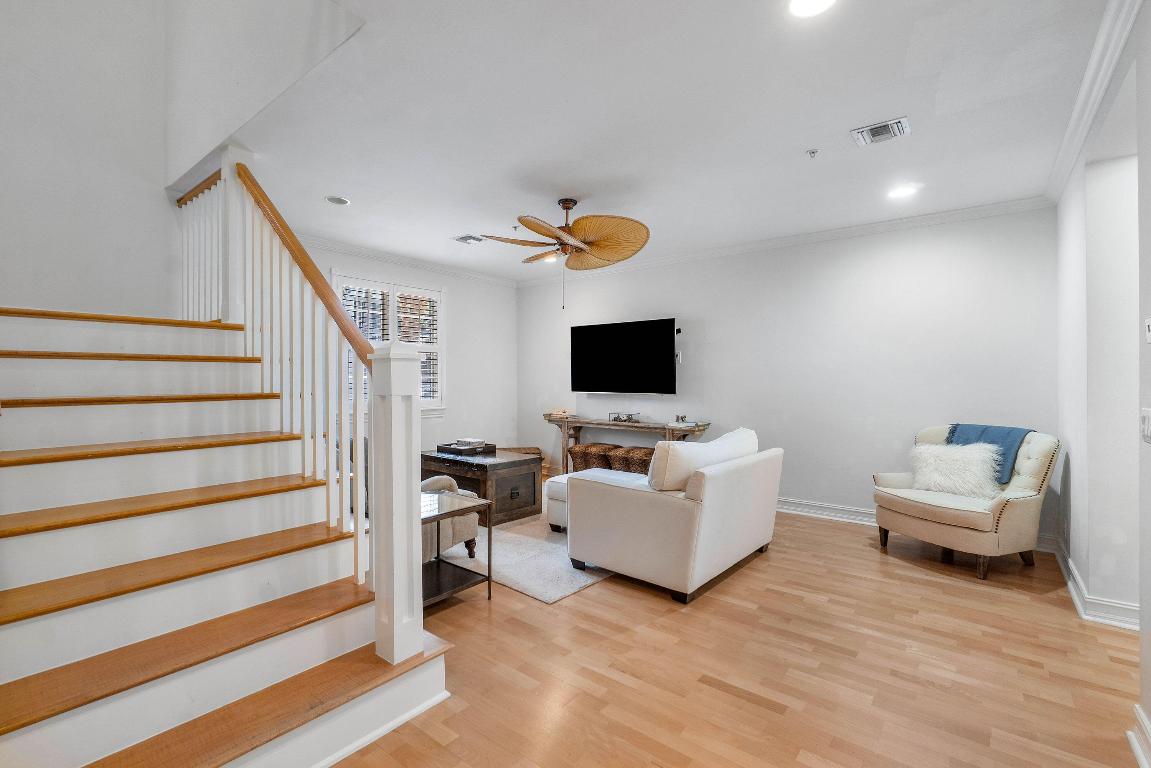 MALLORY SQUARE - Residential