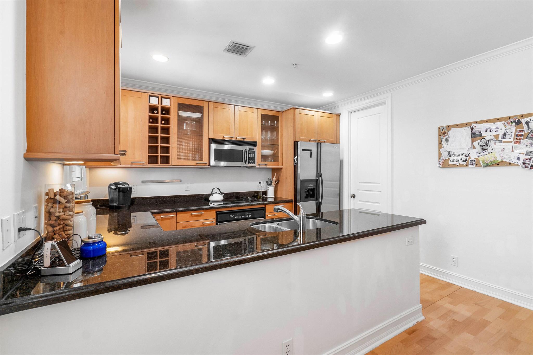 MALLORY SQUARE - Residential