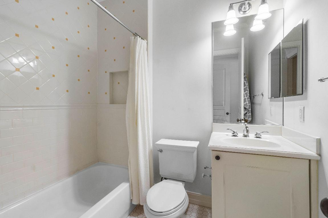 MALLORY SQUARE - Residential