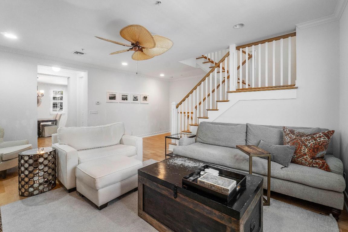 MALLORY SQUARE - Residential