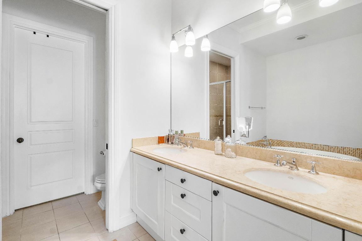 MALLORY SQUARE - Residential