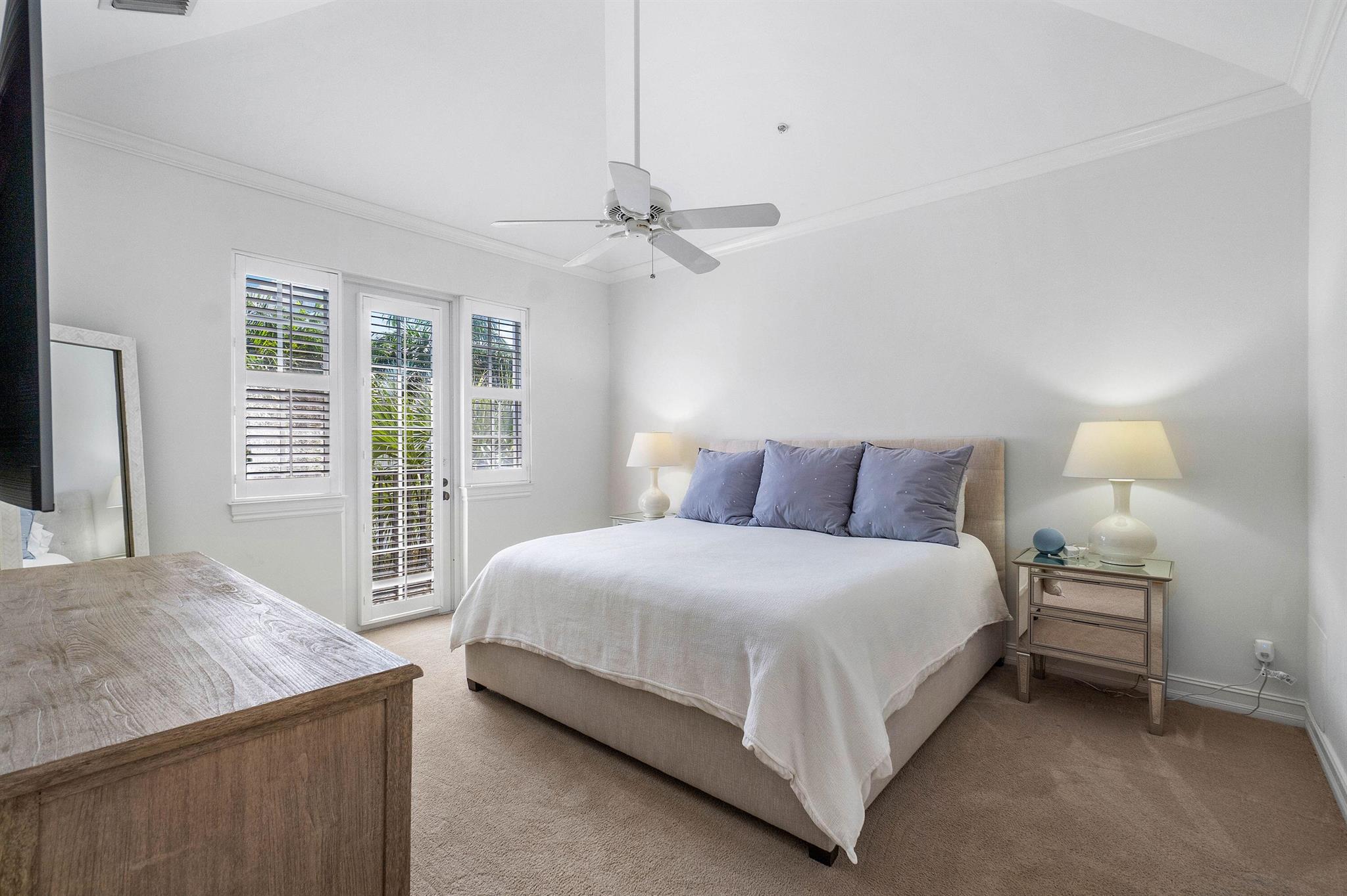 MALLORY SQUARE - Residential