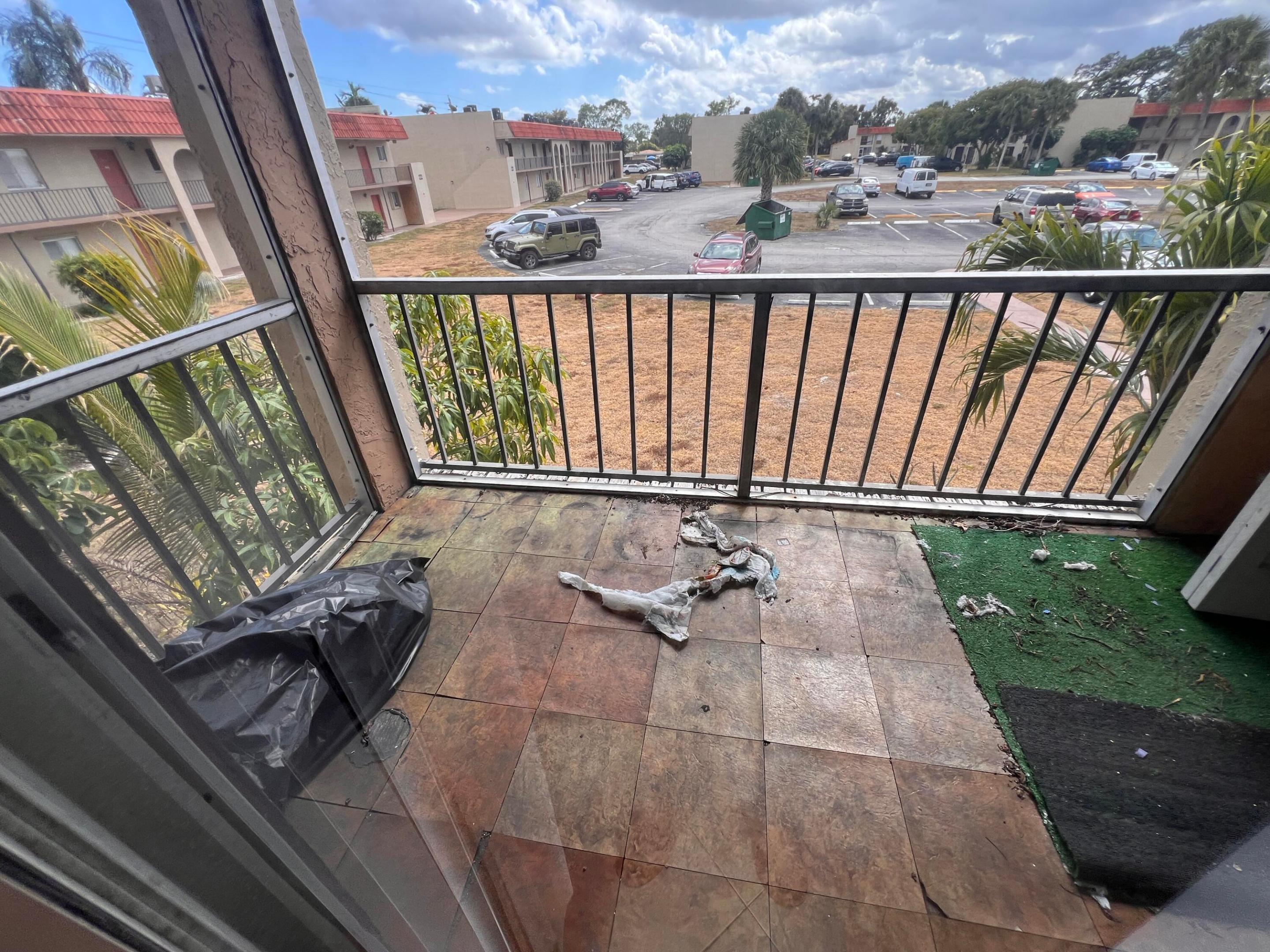 FOREST HILL GARDENS EAST COND - Residential