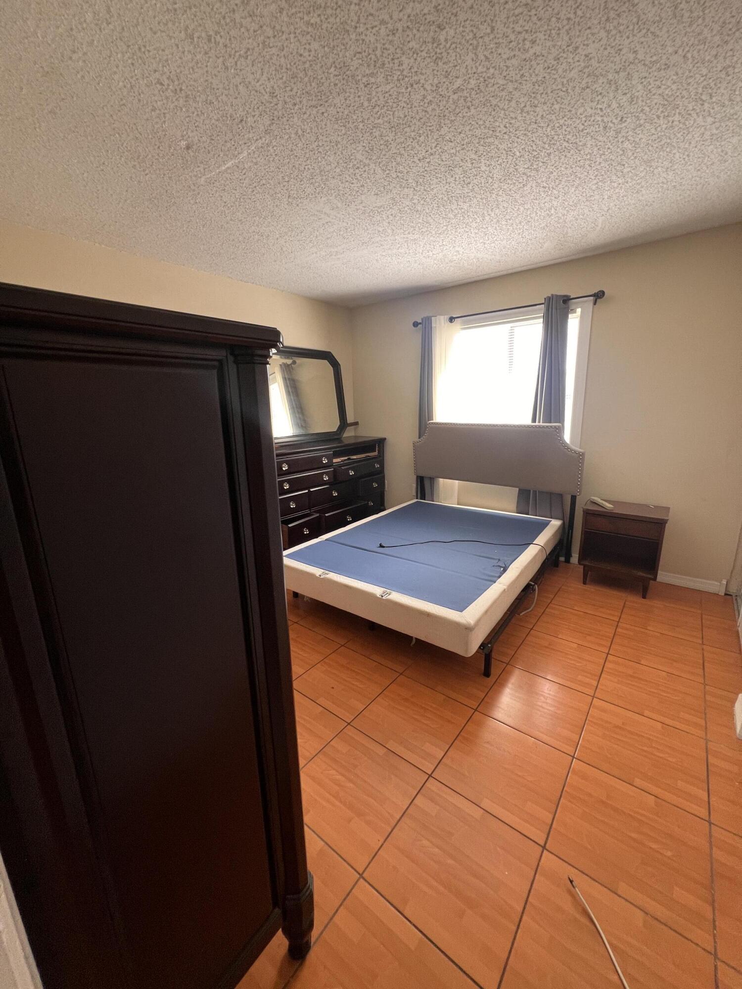 FOREST HILL GARDENS EAST COND - Residential