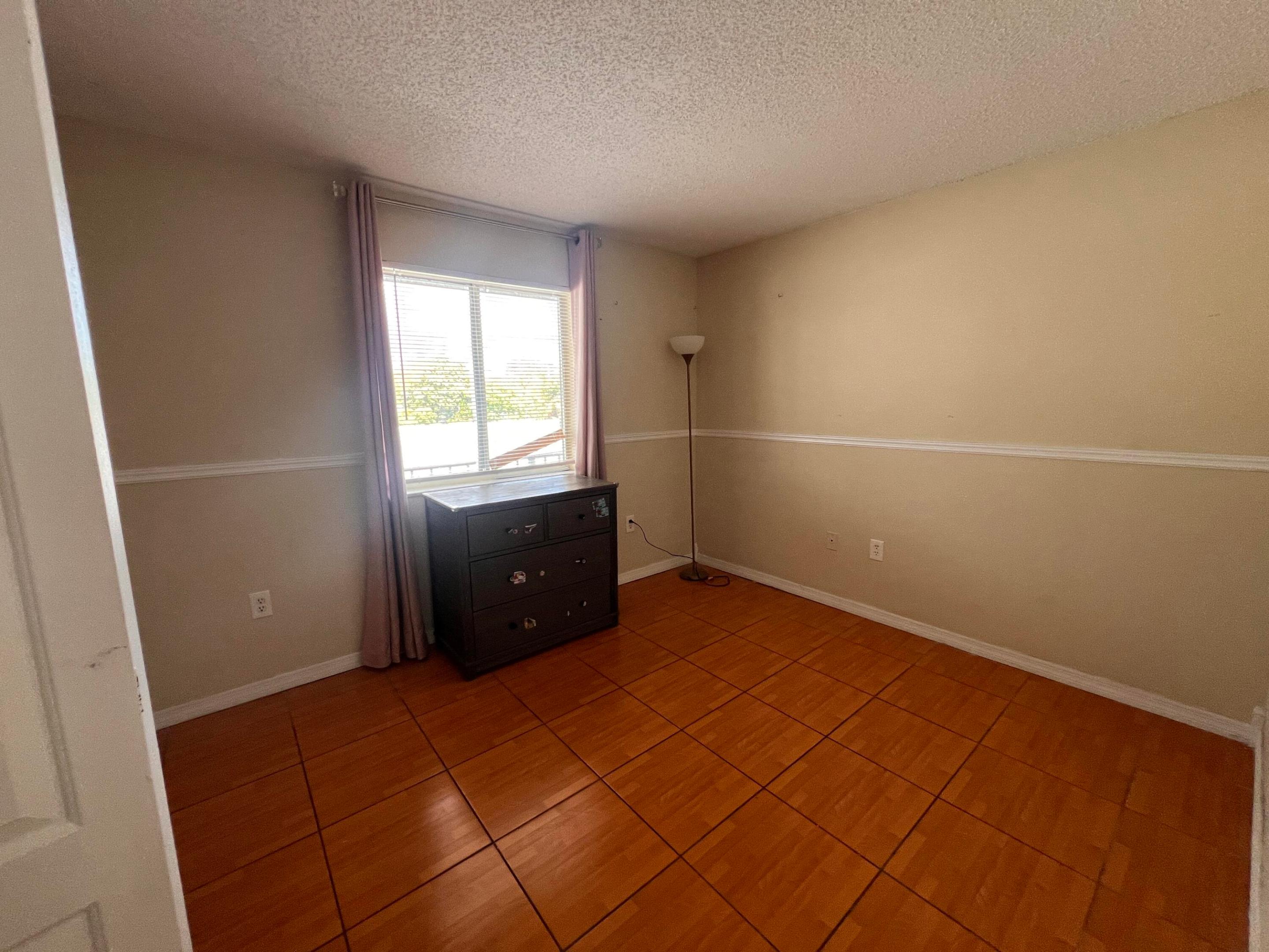 FOREST HILL GARDENS EAST COND - Residential