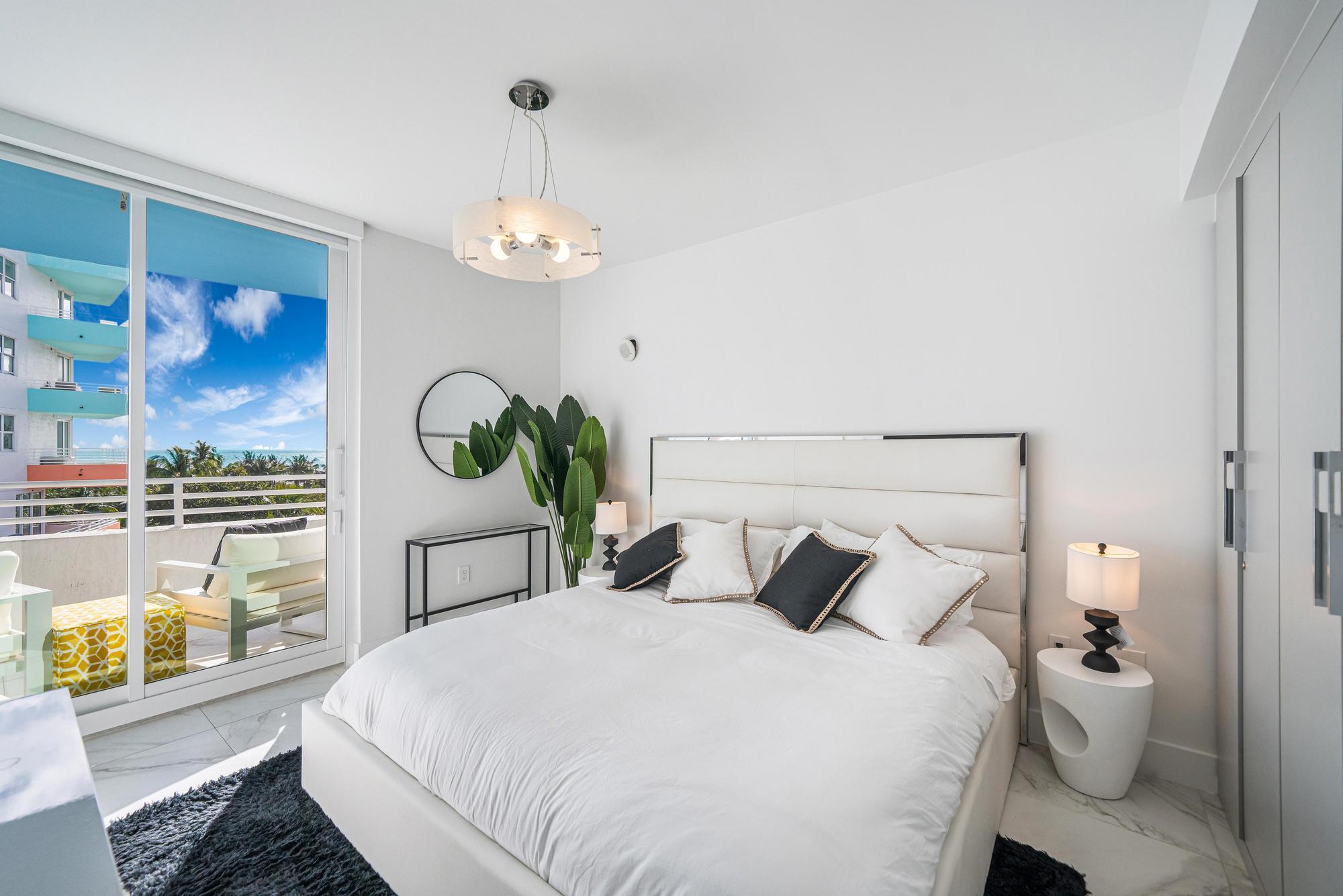 225 Collins Avenue 6j