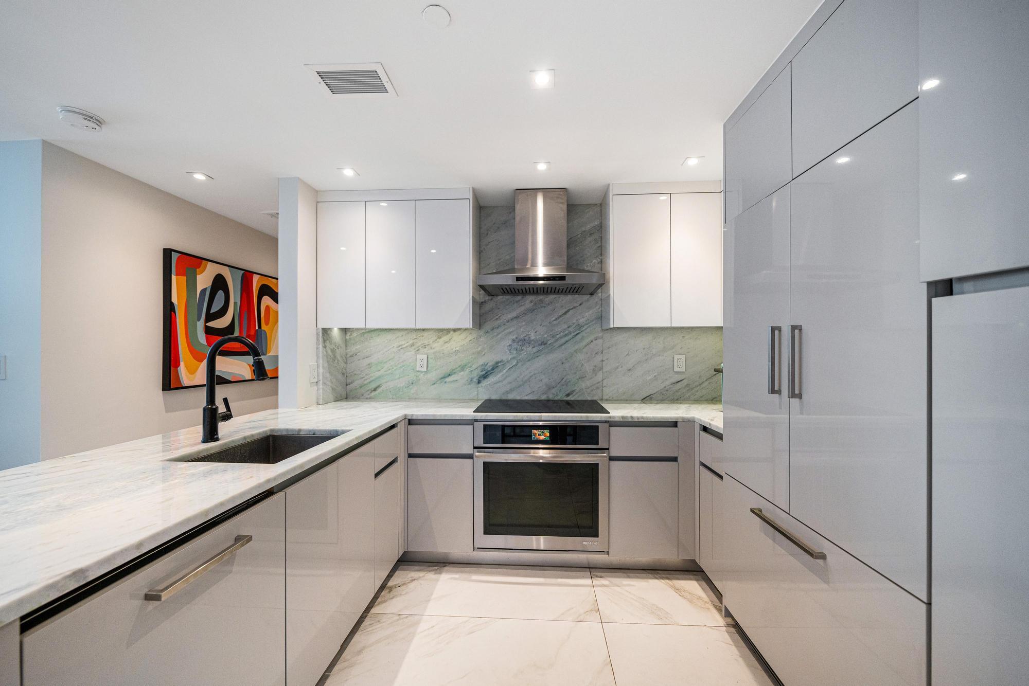 225 Collins Avenue 6j
