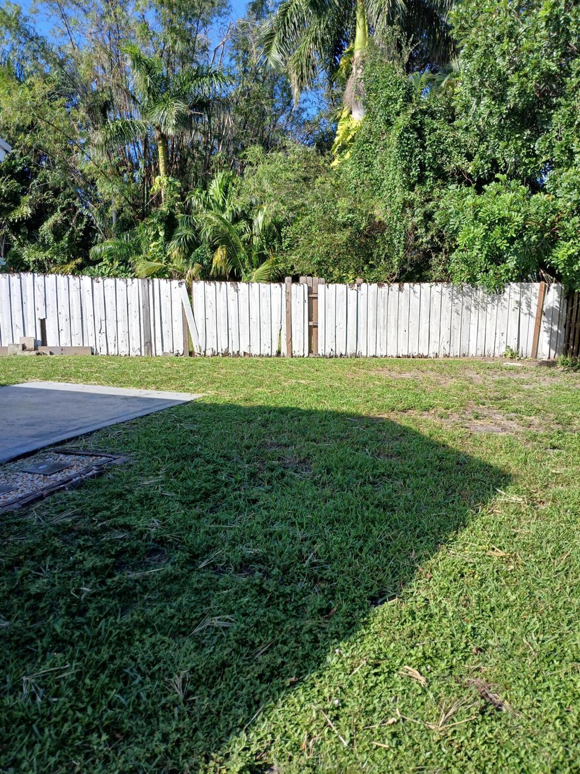 PARKWAY VILLAGE - Residential Lease