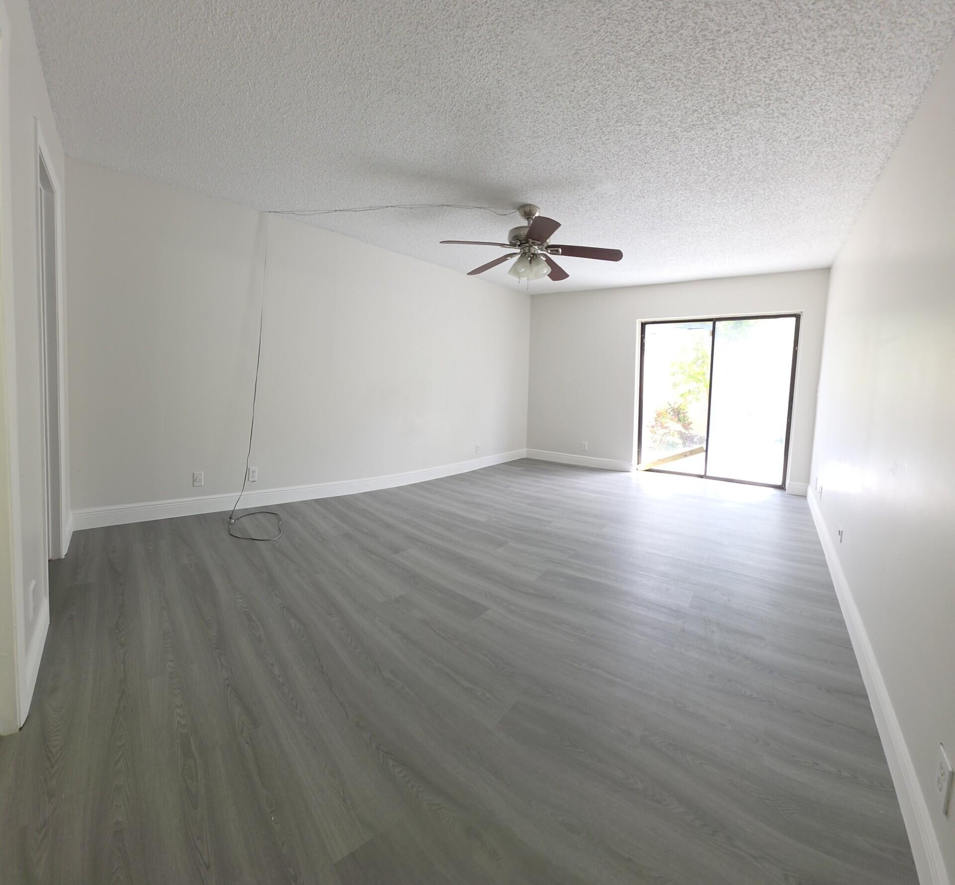 LAKESIDE GREEN PL 5 - Residential