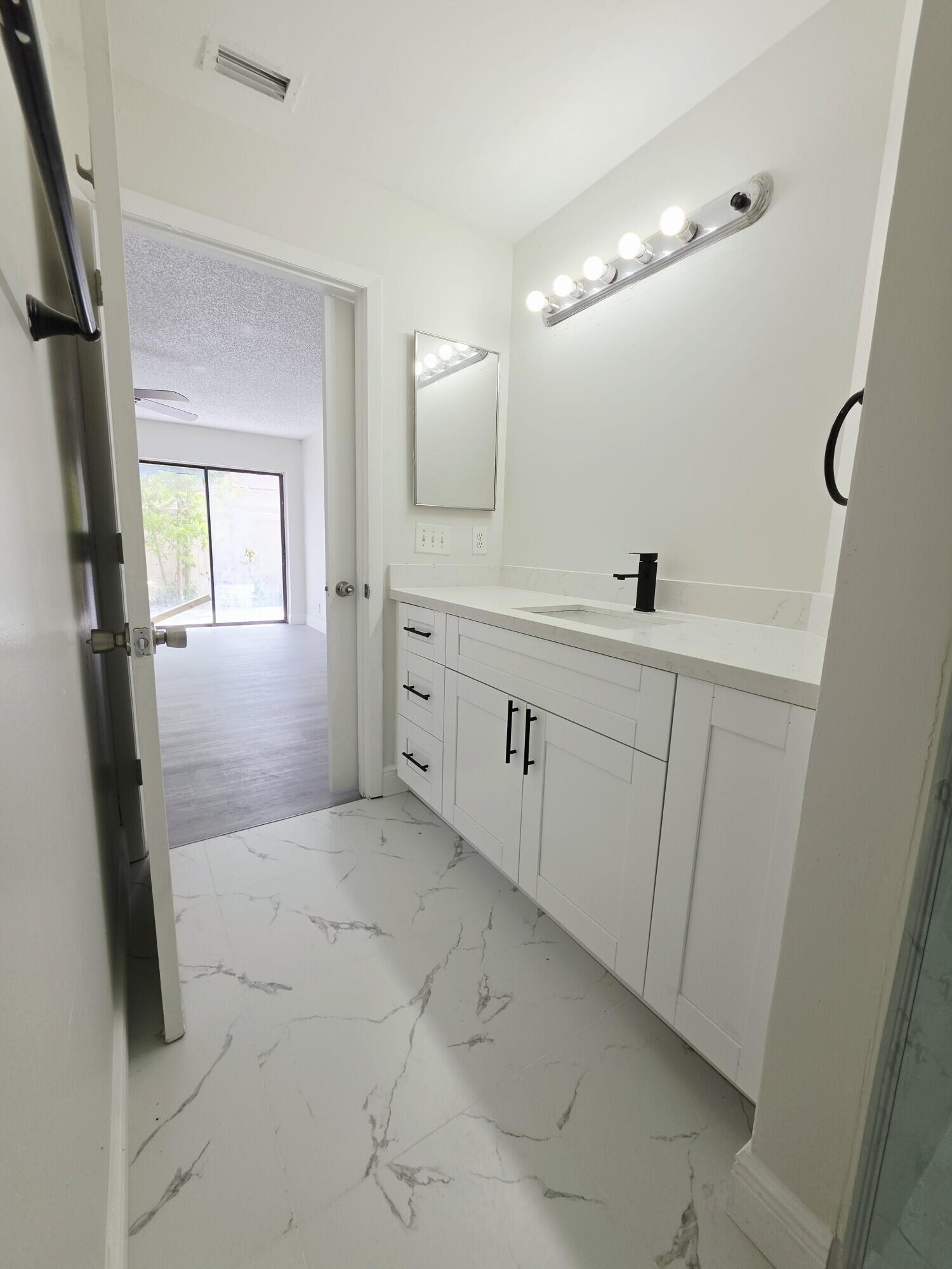 LAKESIDE GREEN PL 5 - Residential