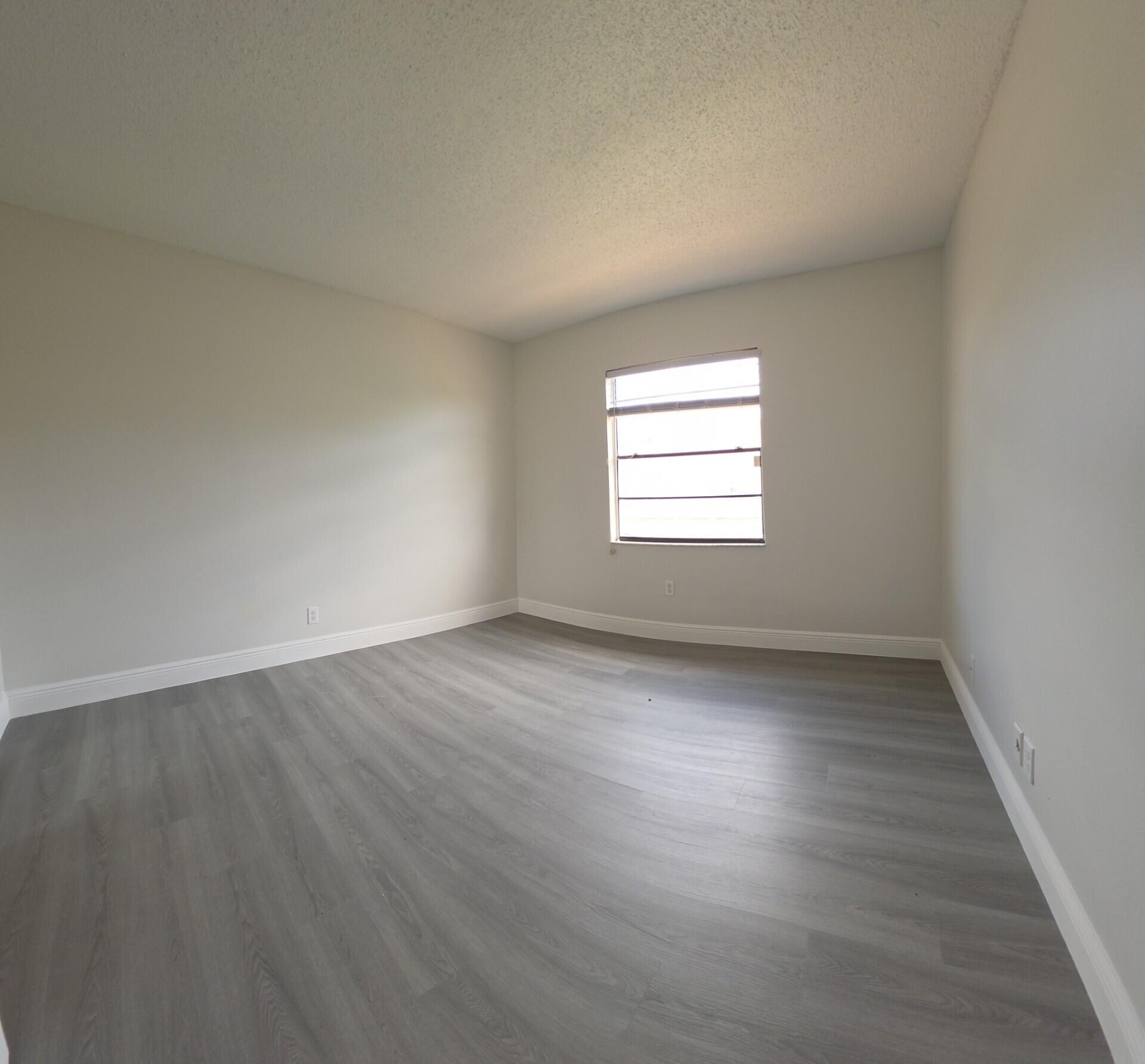 LAKESIDE GREEN PL 5 - Residential