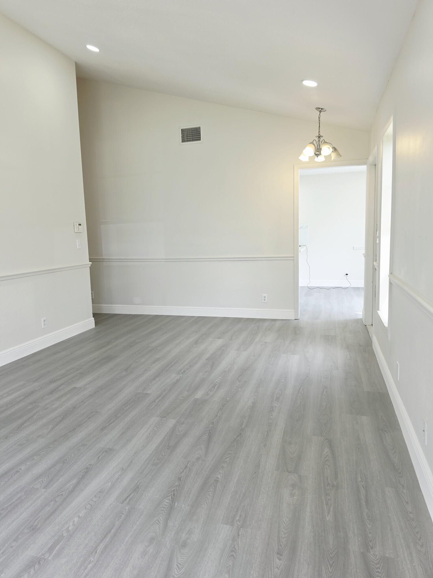 LAKESIDE GREEN PL 5 - Residential