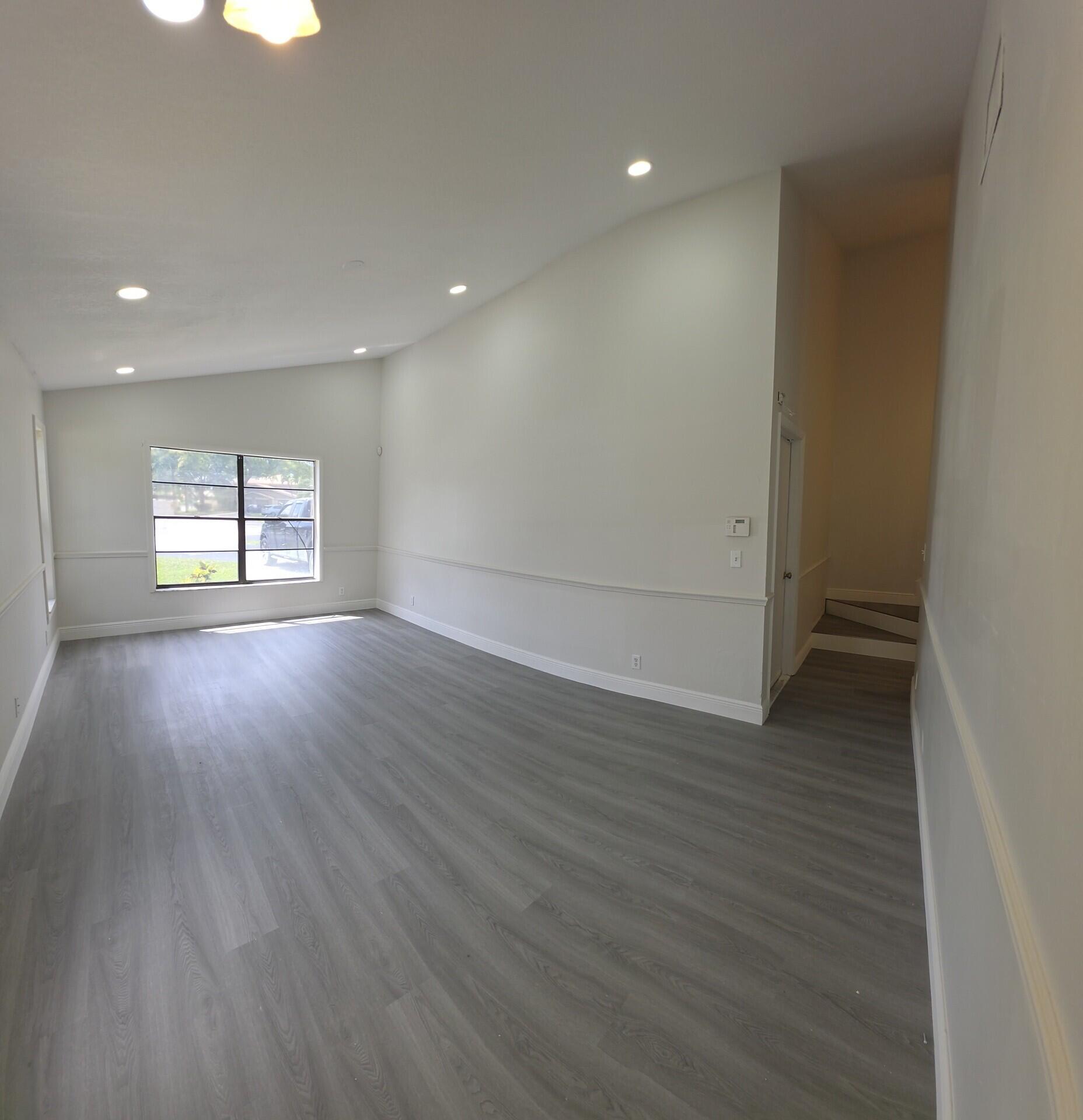 LAKESIDE GREEN PL 5 - Residential