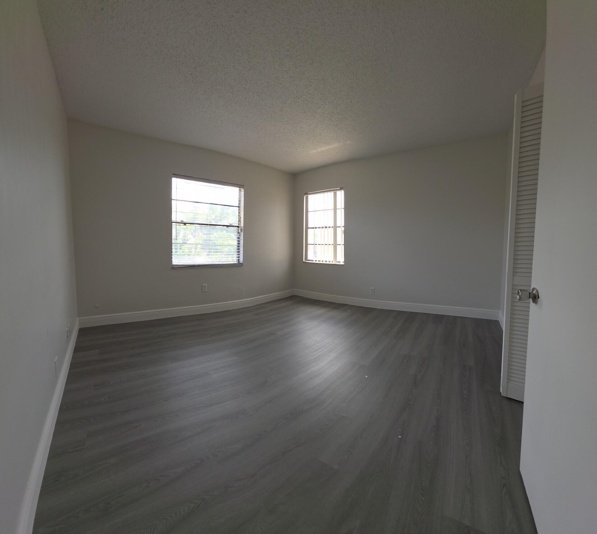 LAKESIDE GREEN PL 5 - Residential