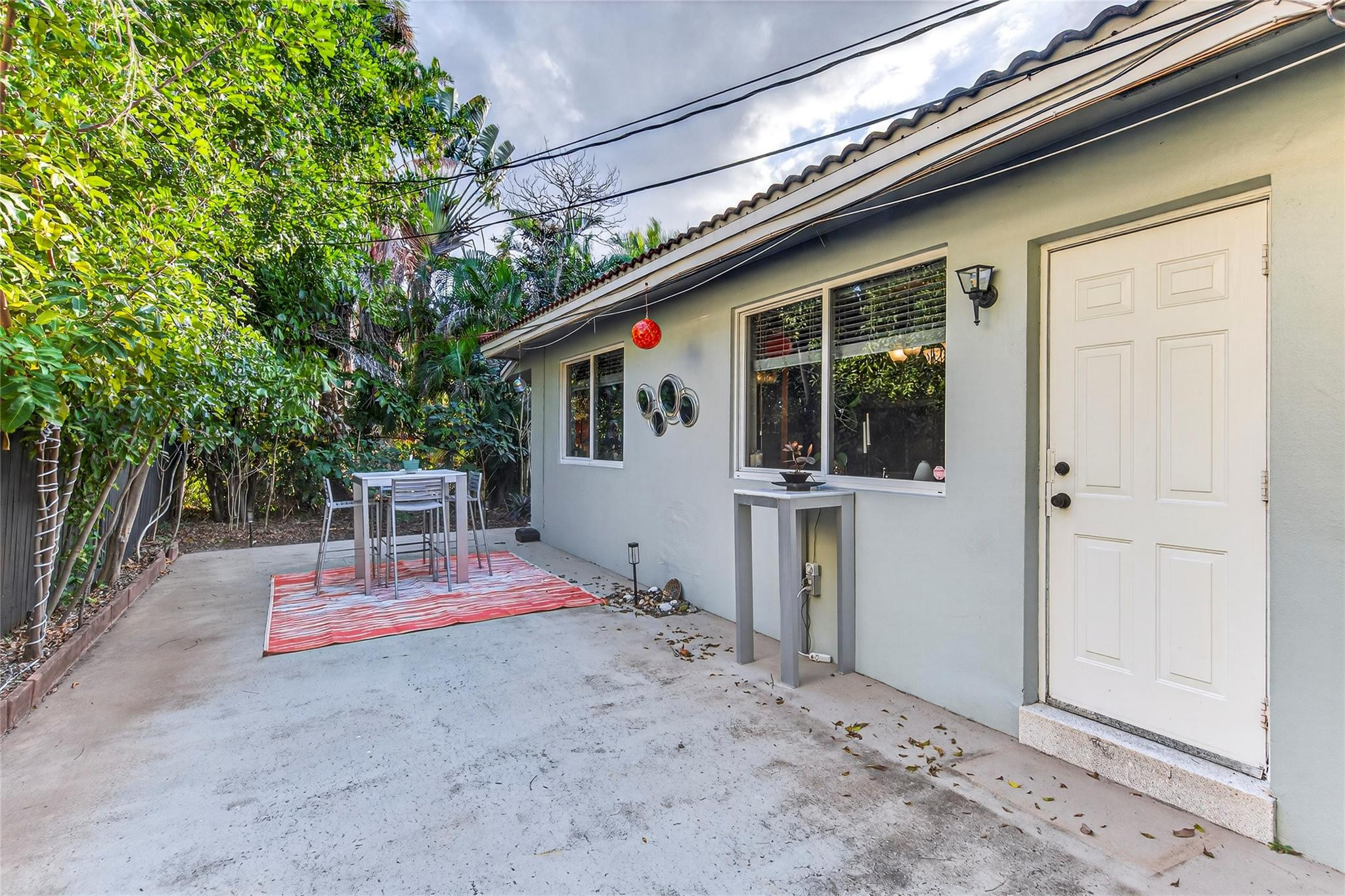 LAUDER-GATE - Residential Income