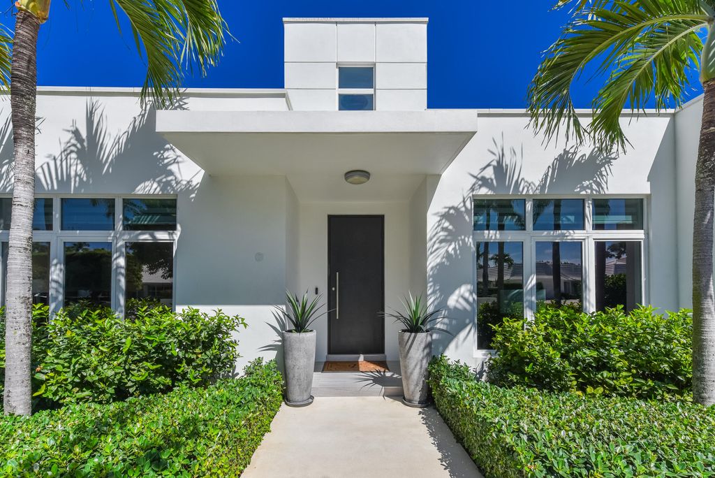 Photo of 2148 W Maya Palm Drive, Boca Raton, FL 33432 (MLS # R11006209)