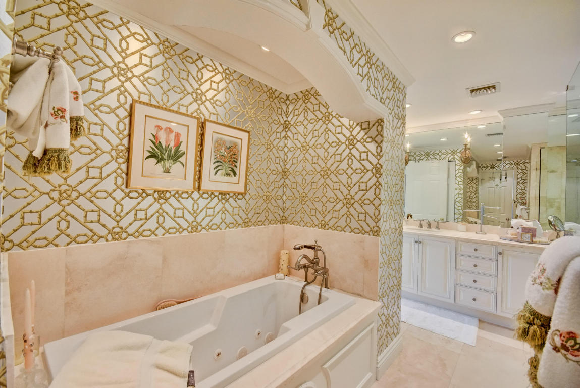 BALLANTRAE CONDO - Residential