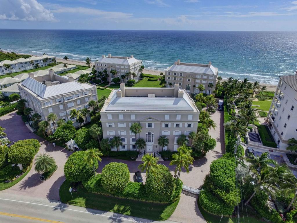 BALLANTRAE CONDO - Residential