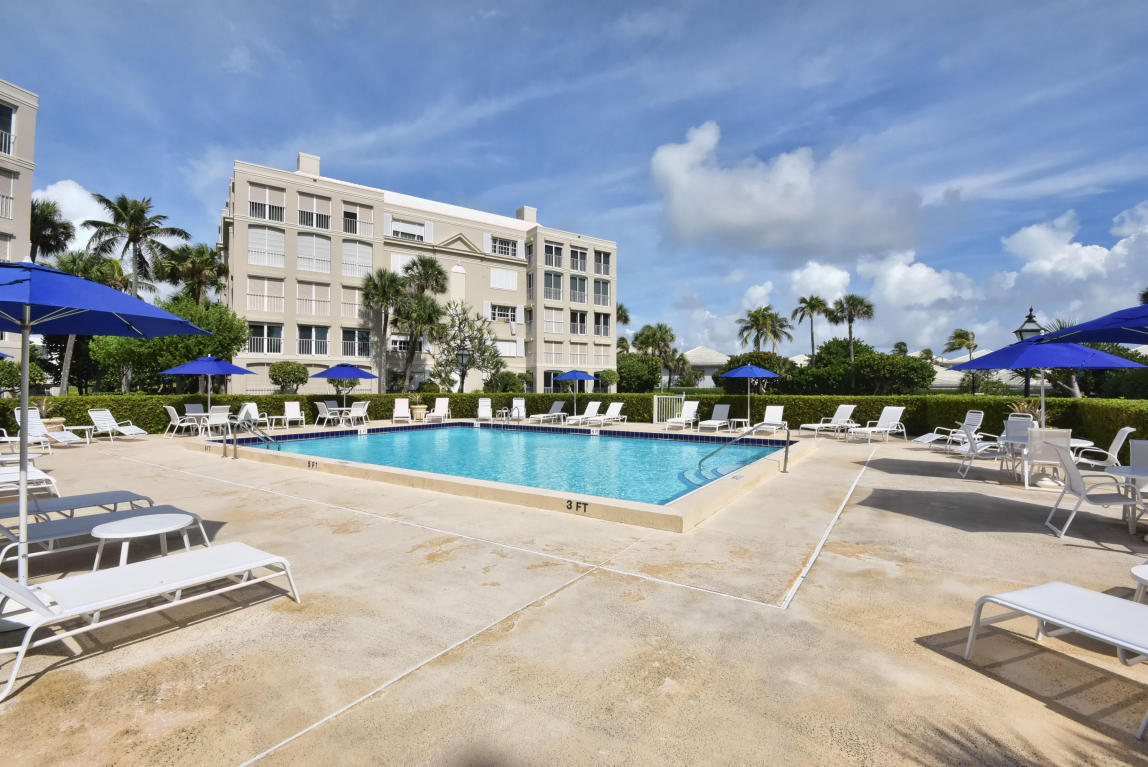 BALLANTRAE CONDO - Residential