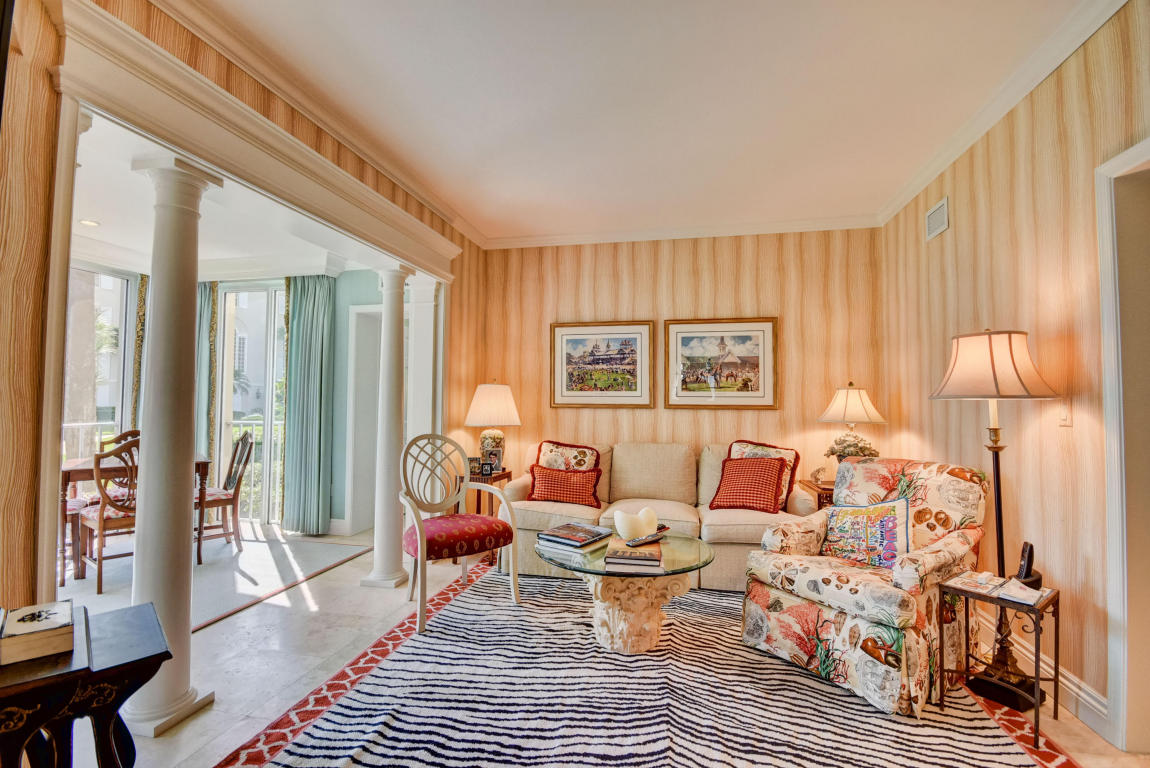 BALLANTRAE CONDO - Residential