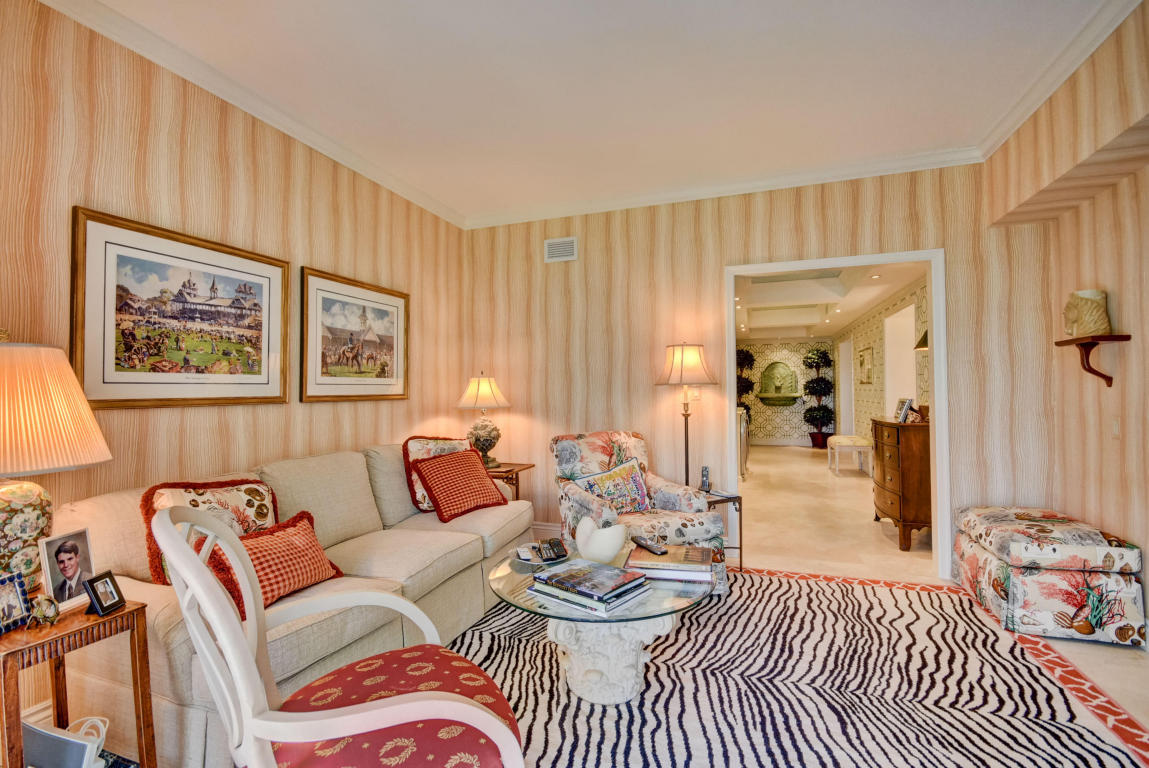 BALLANTRAE CONDO - Residential