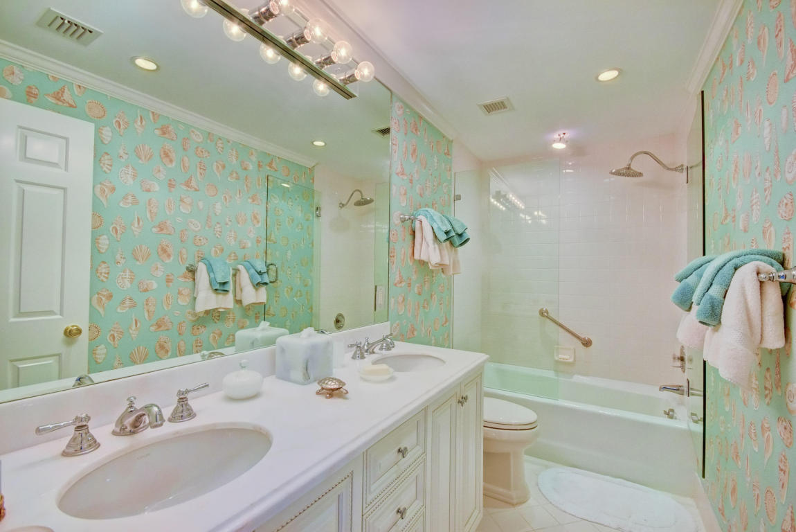 BALLANTRAE CONDO - Residential