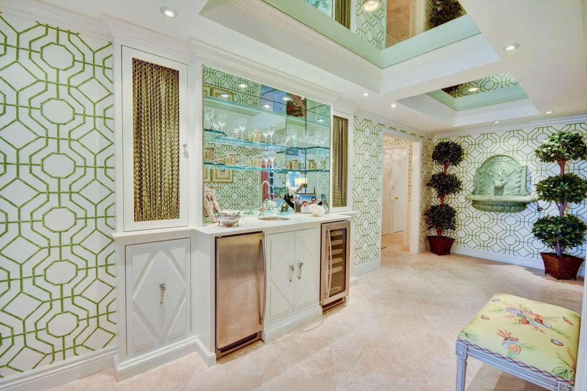 BALLANTRAE CONDO - Residential