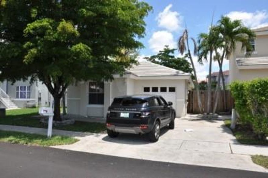 *** PLEASE READ ALL REMARKS & SEE ATTACHMENTS *** CHARMING ONE STORY HOME, 4 BEDR/2 BATH (GARAGE CONVERTED TO 4TH BEDR), WASHER/DRYER INCLUDED. GREAT COMMUNITY W/LAKE VIEW POOL, CLOSE TO EVERYTHING. ONE PET ALLOWED, NO AGGRESSIVE BREED, $250 NON-REFUNDABL E PET FEE APPLIES. TENANT PAYS WATER/SEWER & LAWN SERVICE. NO HOA - FAST APPROVAL. REQUIRES FIRST, LAST MONTH & ONE MONTH SECURITY DEPOSIT, CLEAN CRIMINAL RECORD AND NO PAST EVICTIONS. MINIMUM NET INCOME OF 2.5 TIMES RENT AMOUNT. TENANT OCCUPIED THRU 8/31