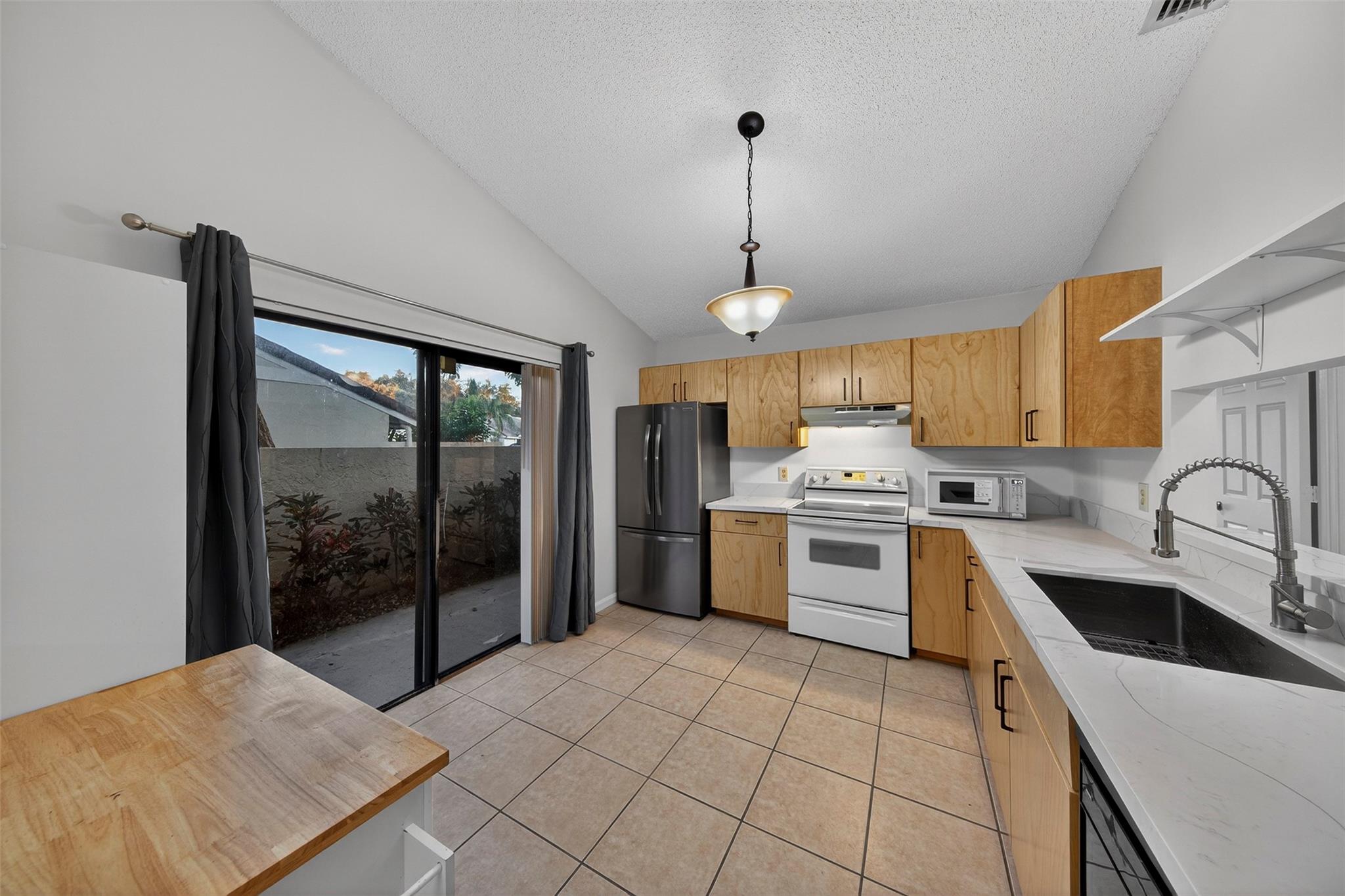 WINDWOOD UNIT I - Residential Lease