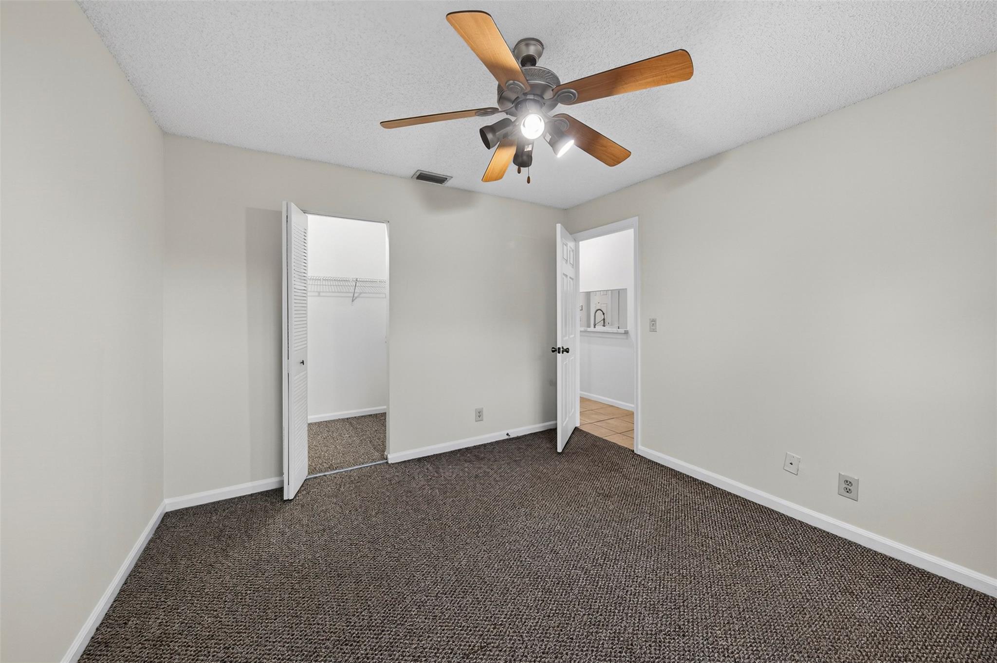 WINDWOOD UNIT I - Residential Lease