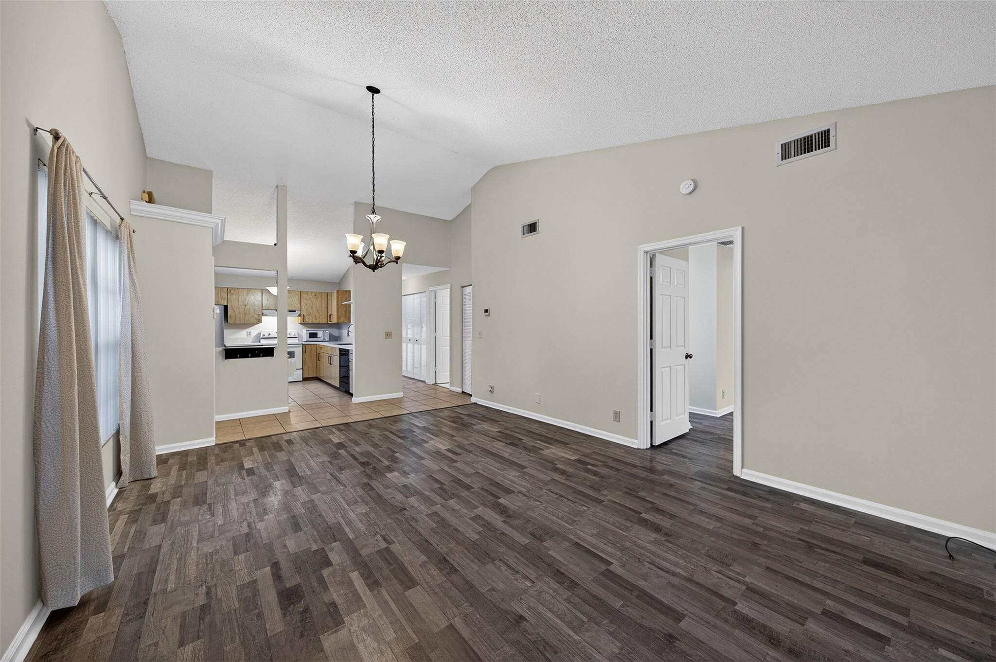 WINDWOOD UNIT I - Residential Lease