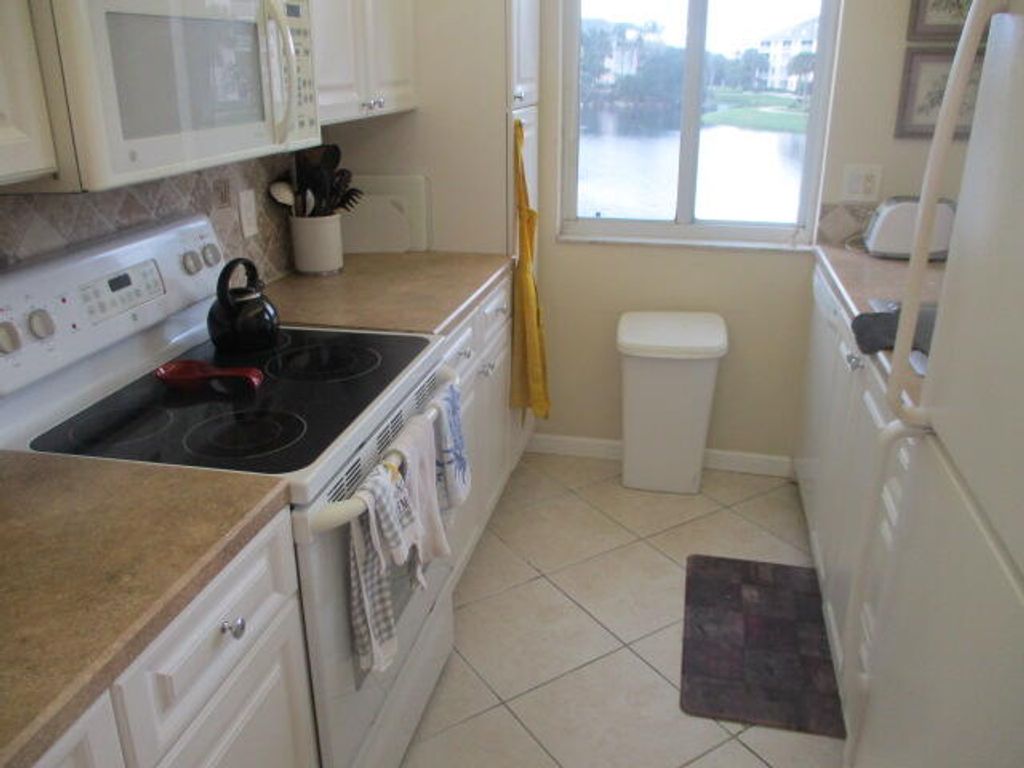 Photo of 353 S Us Hwy 1 #F208, Jupiter, FL 33477 (MLS # R11046355)