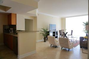 PALMETTO PLACE - Residential Lease